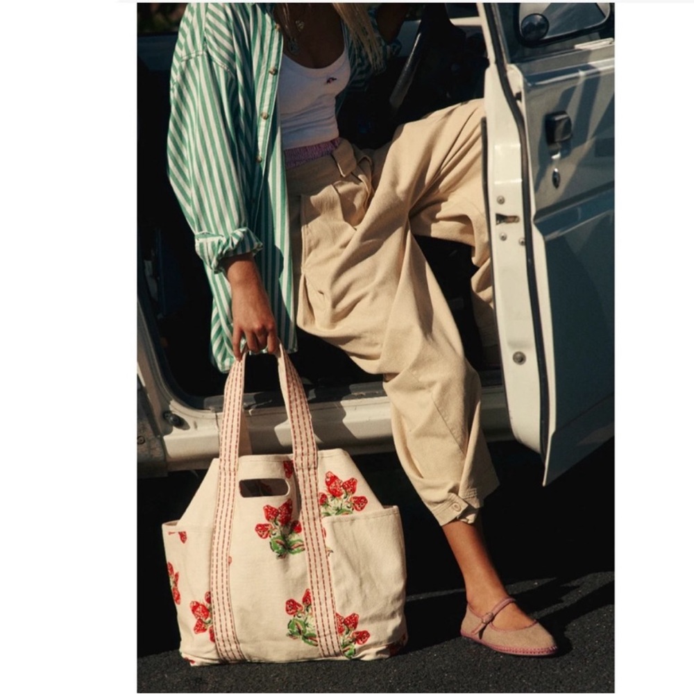 Free People Caravan Tote Strawberry - Picture 6 of 9